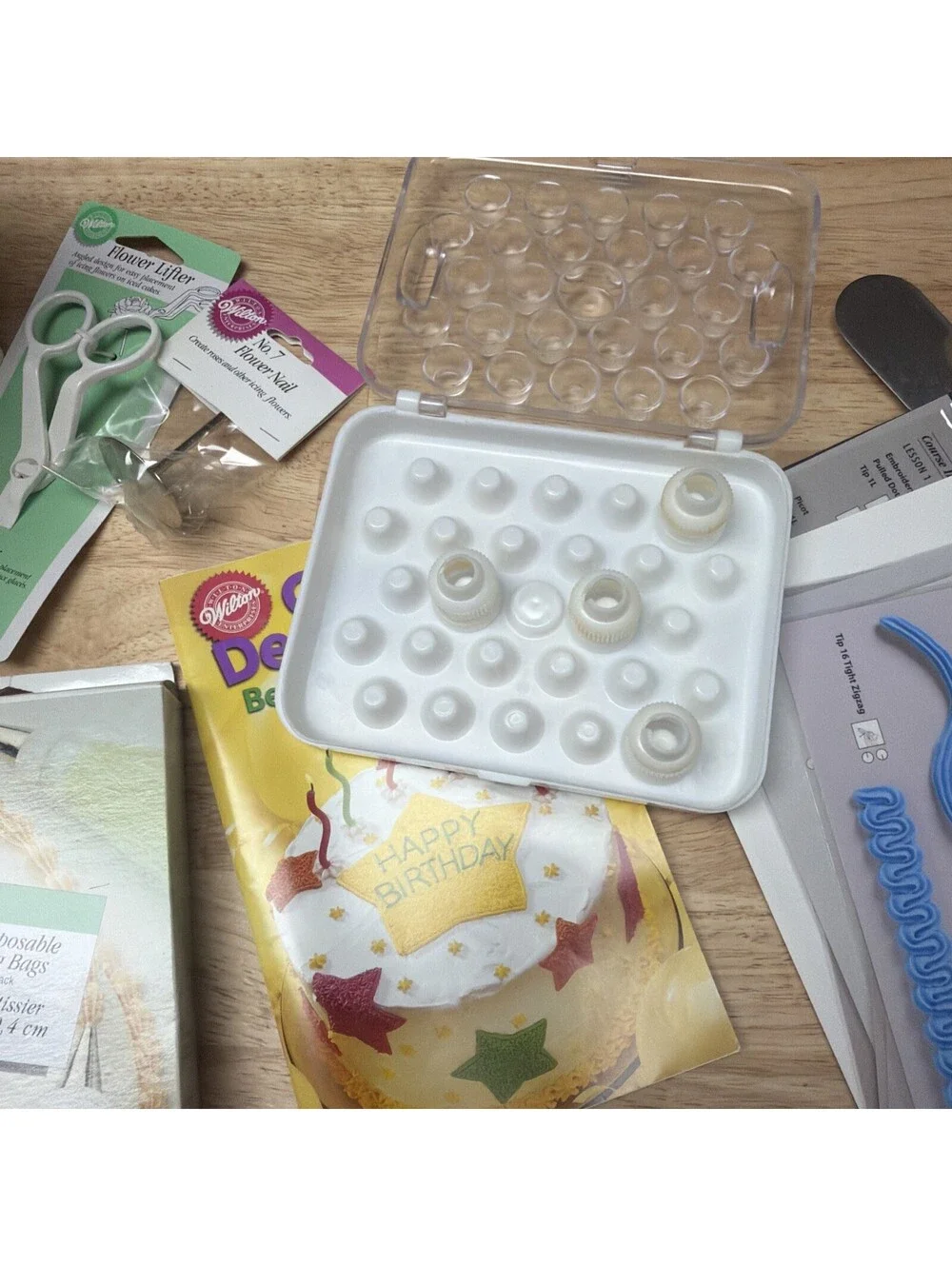Wilton Cake Decorating Tool Caddy W/ Insert lots of supplies Tools Tips Spatulas